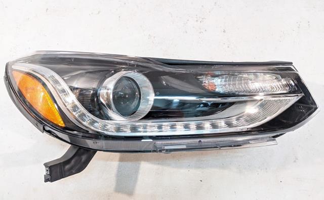 Фара передня права Signeda ZCV111031R