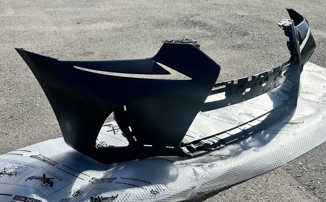 Бампер на авто Toyota 521195E939 ціна, від 609.71 USD