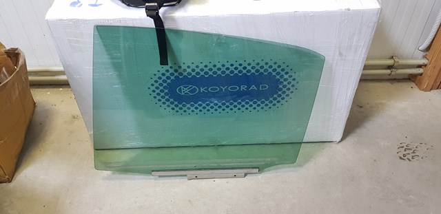 6811433300 Toyota Скло задніх дверей, лівих