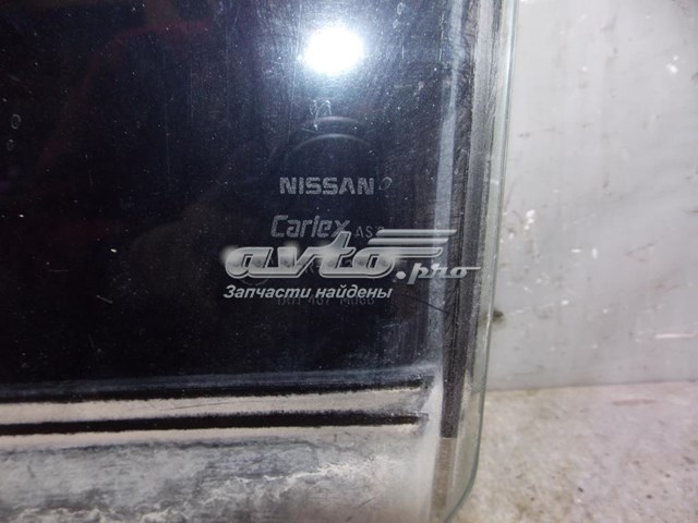 Скло задньої двері лівої на Nissan Almera (N15)