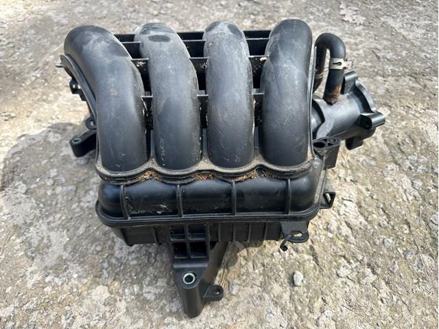 Купити PE2713100 Mazda Впускний колектор
