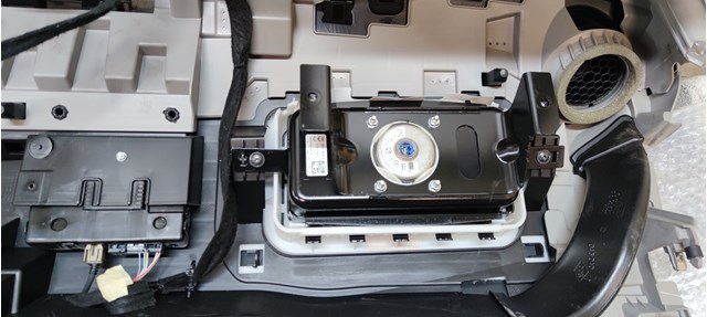 Купити 681000711R Renault (RVI) 