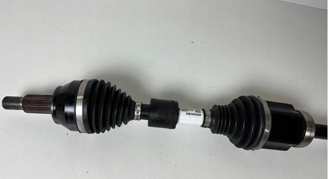 Піввісь права LR135950 Land Rover