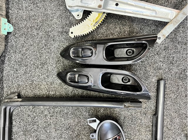 254111KL5A Nissan/Infiniti Кнопка підйомника задніх стекол