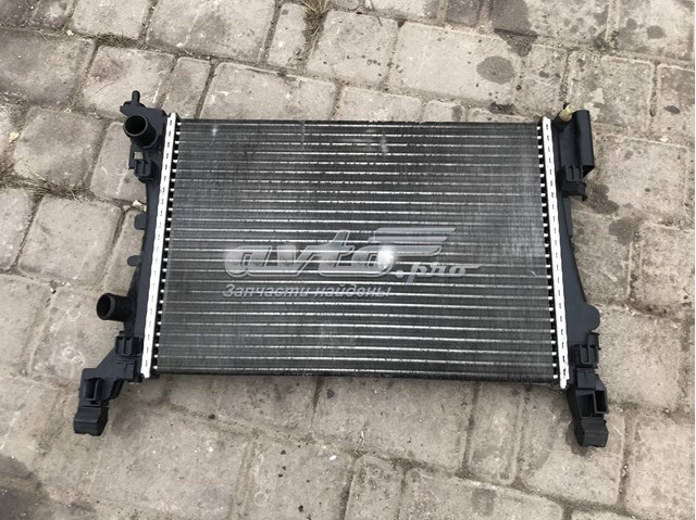 560961104 Opel Радіатор охолодження двигуна