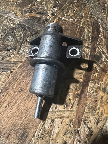 Регулятор тиску палива на ВАЗ 2111  