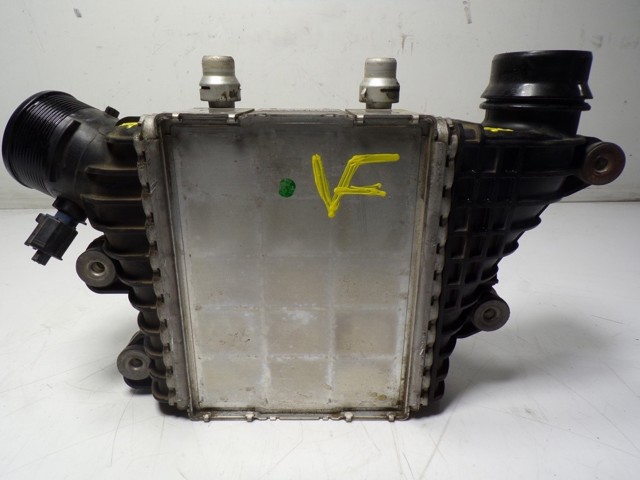 Купити LR095900 Land Rover Радіатор интеркуллера