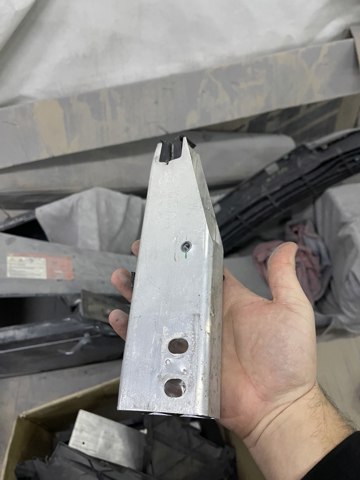 51118071605 BMW Кронштейн бампера переднього, зовнішній лівий