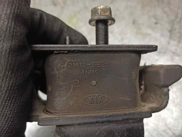 218123E250 Hyundai/Kia Подушка (опора) двигуна, ліва/права
