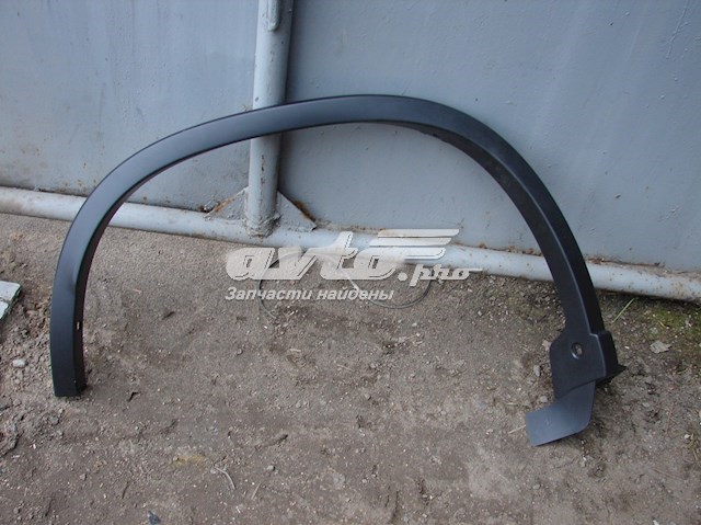 Накладка заднього правого крила 768563UB0A Nissan/Infiniti