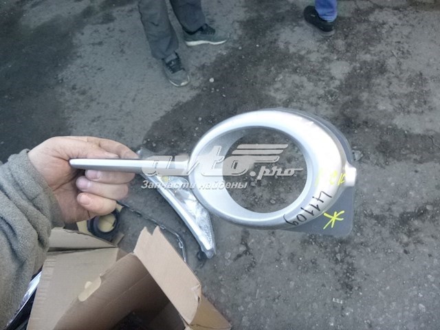 5203042020 Toyota Заглушка протитуманки передньої правої