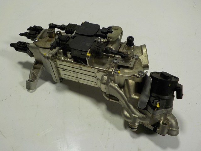 Купити 11718598309 BMW 