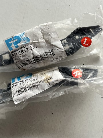 Праве кріплення переднього бампера FPS FP3812932 ціна, від 11.03 USD