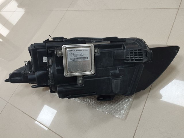 GJ3213W029 Land Rover Фара правая