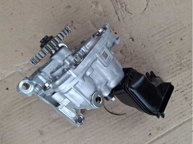 PY8W14100 Mazda Масляний насос двигуна