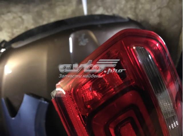 Задня права фара 9818810280 Peugeot/Citroen