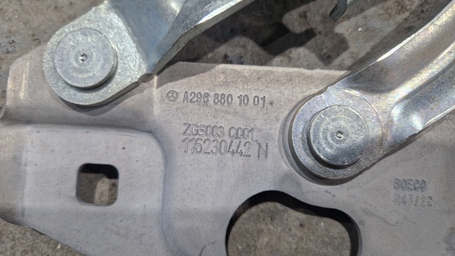 Купити A2968801001 Mercedes Шарнір капота правий