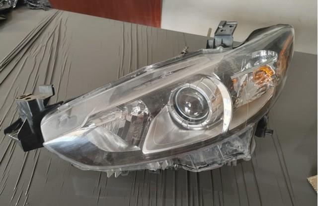 Купити GJS151031D Mazda Права блок фара