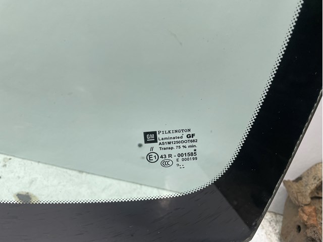 Лобове скло 13265010 General Motors