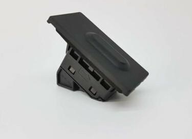 Кнопка приводу замка третіх/ п'ятих дверей Mazda BHN1568D0B