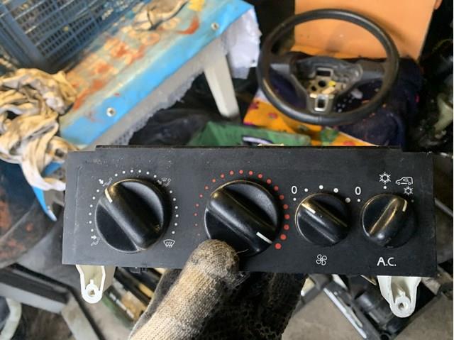 Блок управління кондиціонером 7701044013 Renault (RVI)