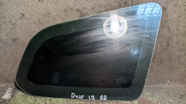 833064642R Renault (RVI) Стукло багажника, праве