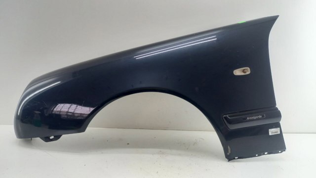 Крило переднє ліве A2108800318 Mercedes