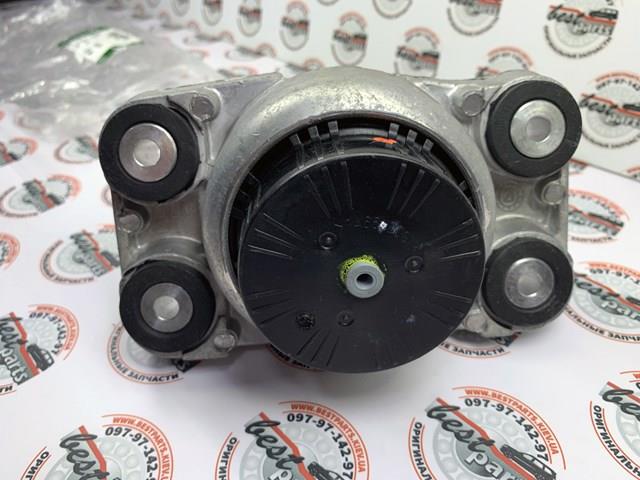 Подушка (опора) двигуна, ліва LR123908 Land Rover