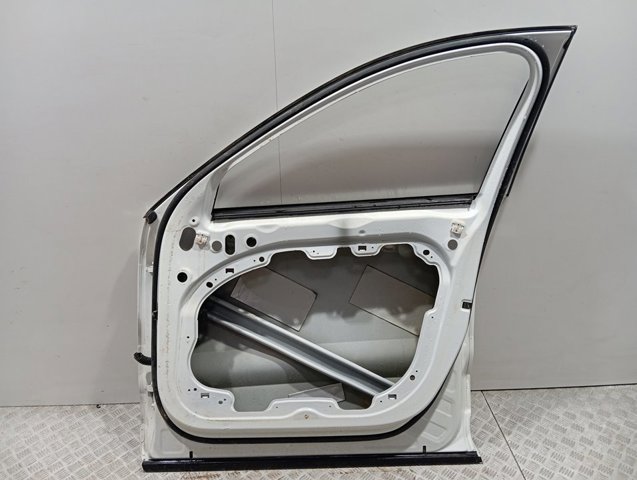 Дверка передня права Volvo 32345931