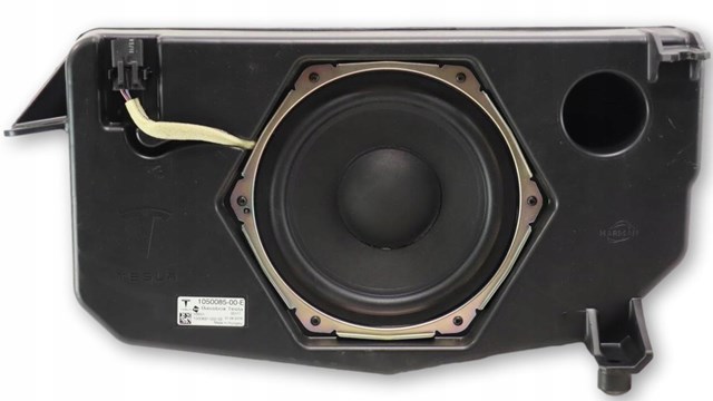 105008500E Tesla 
