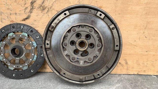 7560876 BMW Демпферний маховик