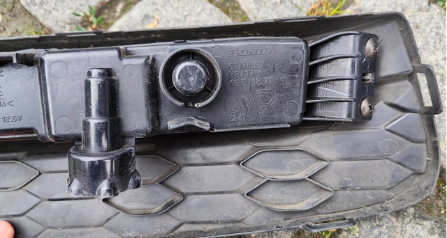 Заглушка ПТФ бампера переднього права Honda 71109T2MT61