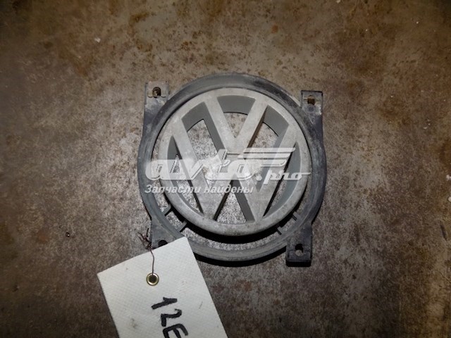 Емблема кришки багажника, фірмовий значок на Volkswagen Passat (B3, B4, 3A5, 351)