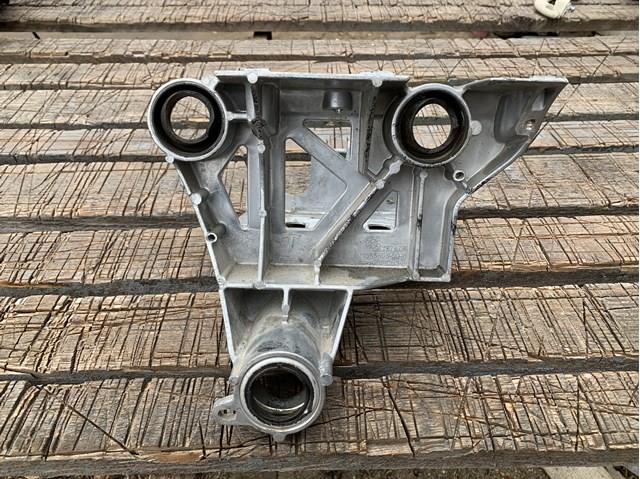 150069600B Tesla Кронштейн компресора кондиціонера