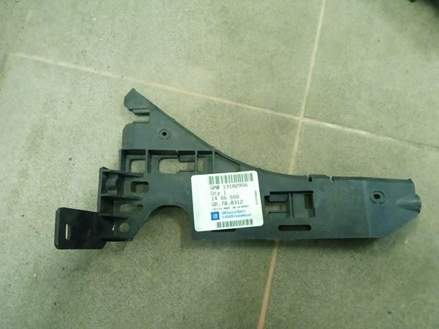 Кронштейн бампера переднього, правий General Motors 13182956 ціна, від 0.25 USD