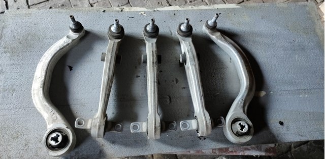 Важіль передньої підвіски нижній, правий 104435600C Tesla
