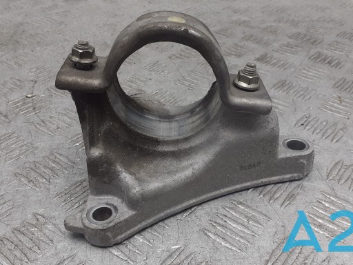 F2A425740 Mazda Опора підвісного підшипника передньої піввісі
