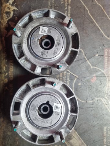 LR090635 Land Rover Кріплення переднього амортизатора