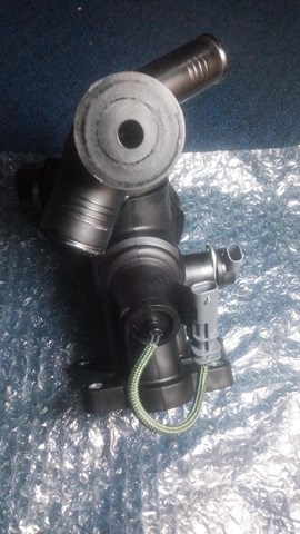 Купити LR105974 Land Rover Термостат в корпусі