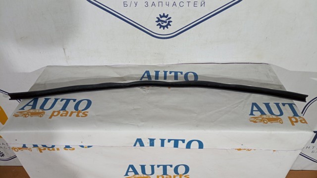 Купити 32260538 Volvo Ущільнення решітки радіатора