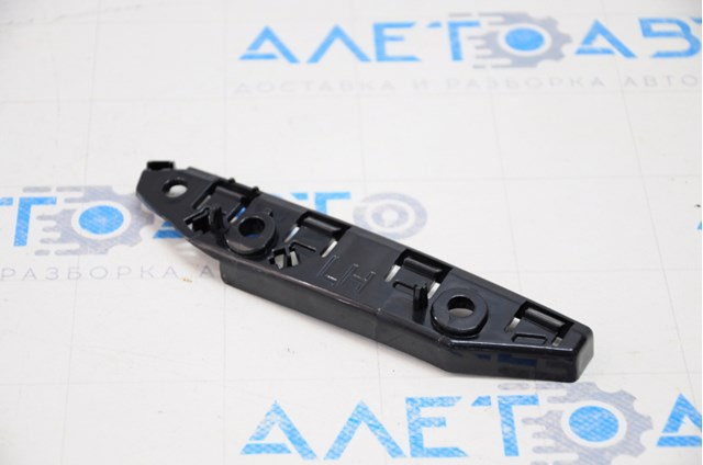 Кронштейн бампера переднього, зовнішній лівий FPS FP8502933