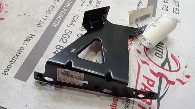 Купити 9817764980 Peugeot/Citroen Кронштейн кріплення крила переднього правого, передній