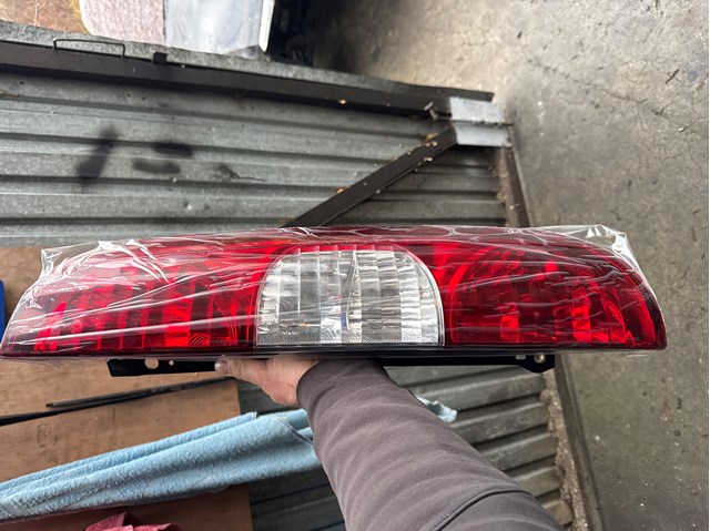 Задні ліхтарі Polcar 3041881E ціна, від 37.33 USD