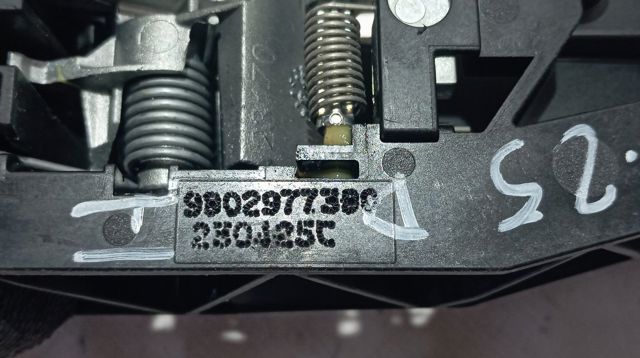 Ручка передньої двері зовнішня ліва 980297811T Peugeot/Citroen