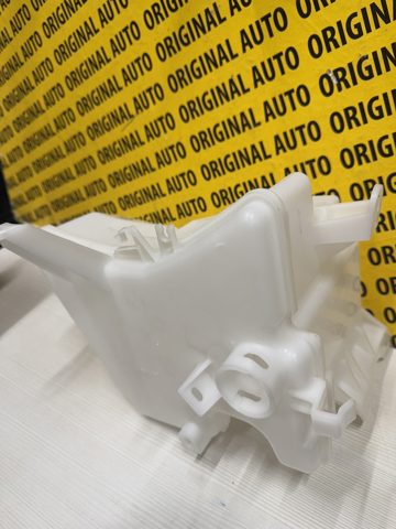 Купити Бачок омивача Toyota Corolla  E18