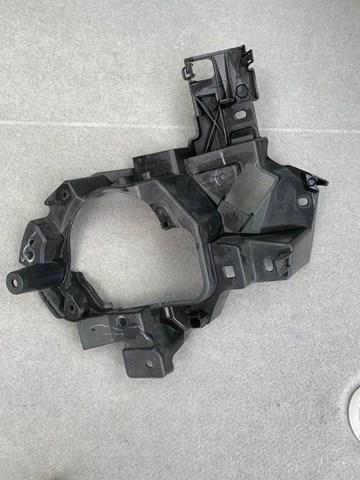 Кронштейн кріплення протитуманною фари, лівою G46L51694 Mazda