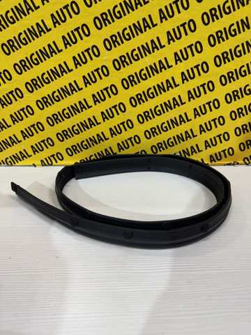 Ущільнювач під капот Mazda KB7W56770A