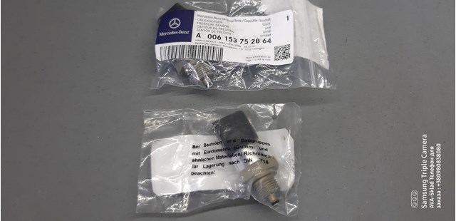 A006153752864 Mercedes Манометри