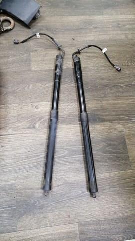 Амортизатор багажника LR051452 Land Rover