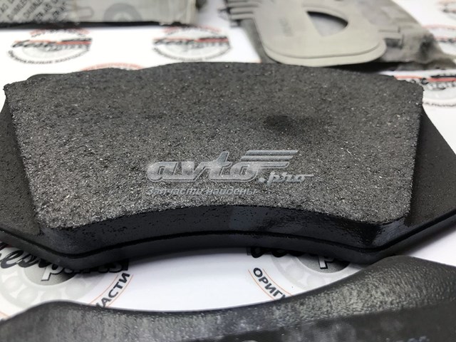 Передні тормозні колодки A0004208302 Mercedes